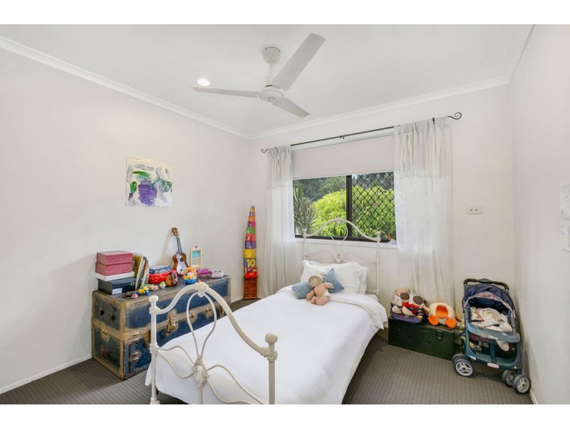 2 Richard Crescent, Highland Park QLD 4211
