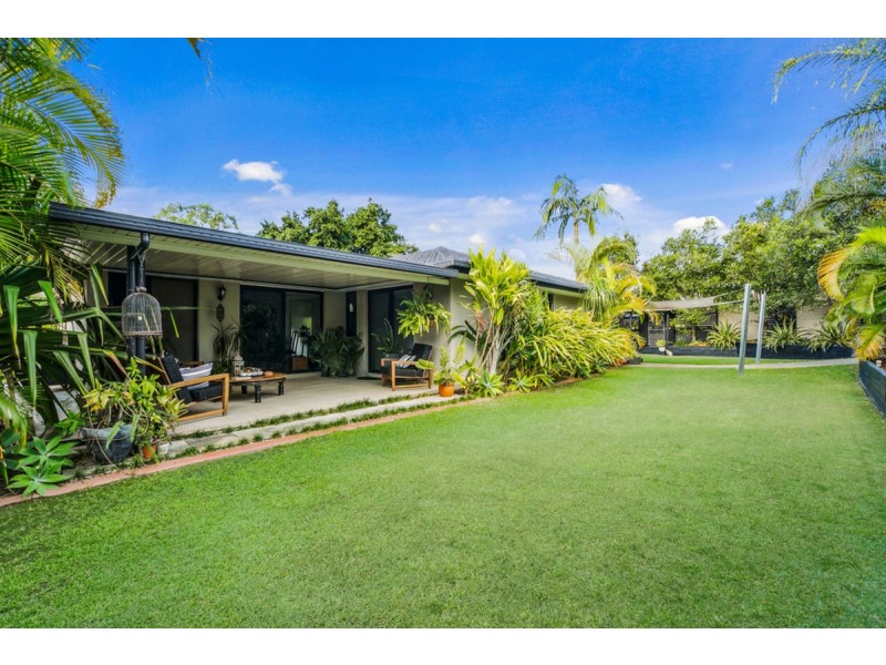 2 Richard Crescent, Highland Park QLD 4211