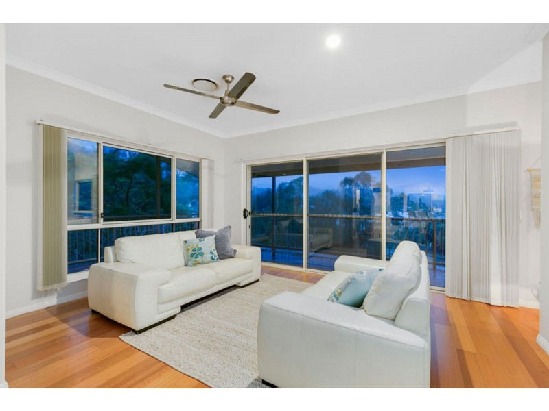 4 Honey Eater Court, Gilston QLD 4211