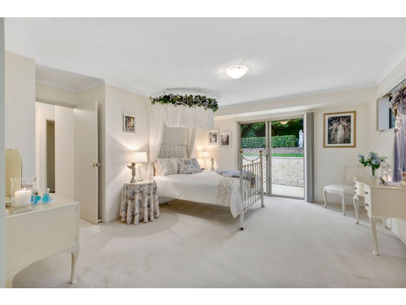 8 Saxon Court, Nerang QLD 4211