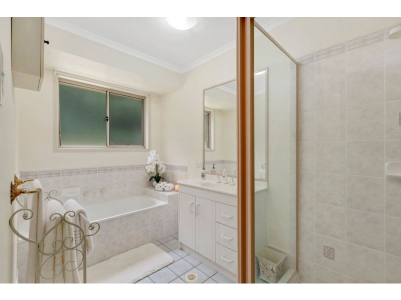 8 Saxon Court, Nerang QLD 4211