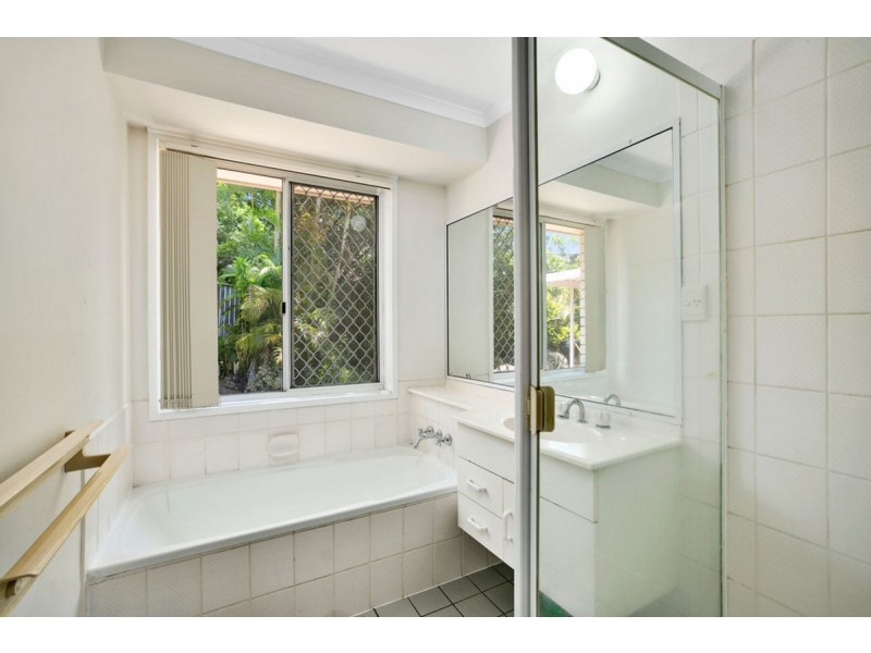 16 Sharne Court, Carrara QLD 4211