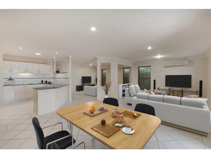 10 Rhiannon Drive, Ashmore QLD 4214