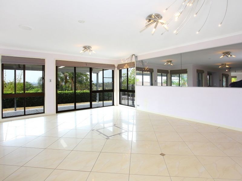 12 Kincaid Drive, Highland Park QLD 4211