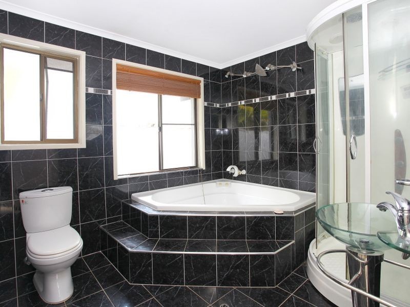 12 Kincaid Drive, Highland Park QLD 4211