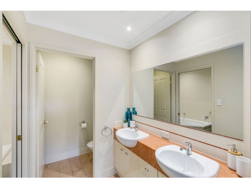 2/14 Riverwood Drive, Ashmore QLD 4214