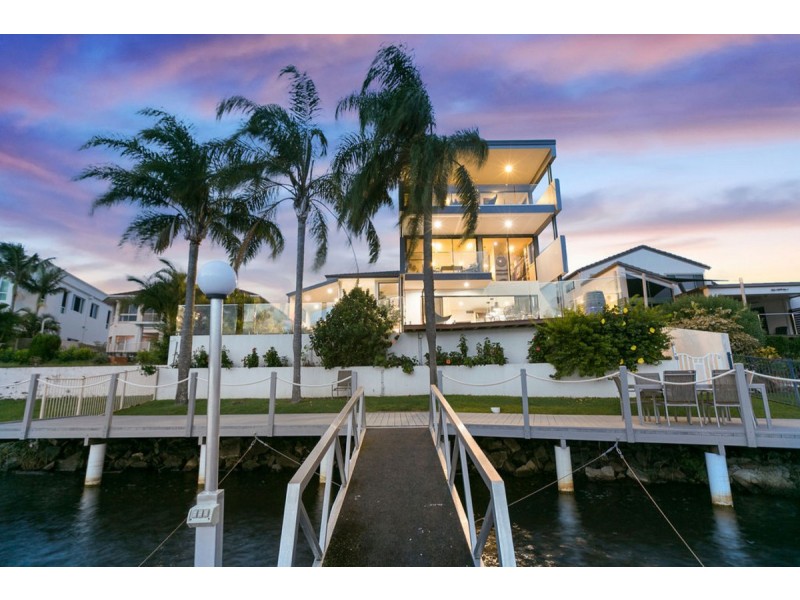 31 San Simeon Drive, Clear Island Waters QLD 4226