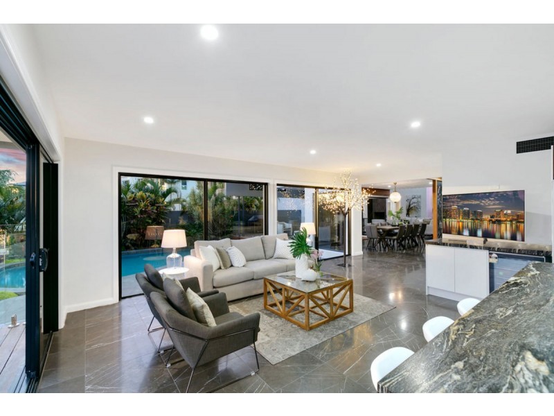 31 San Simeon Drive, Clear Island Waters QLD 4226