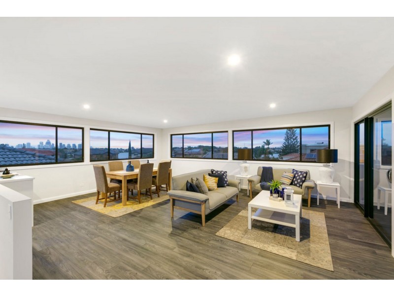31 San Simeon Drive, Clear Island Waters QLD 4226