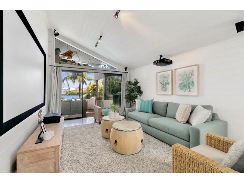 31 San Simeon Drive, Clear Island Waters QLD 4226