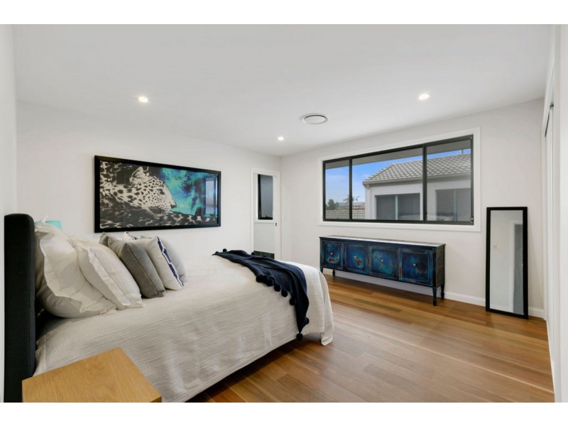 31 San Simeon Drive, Clear Island Waters QLD 4226