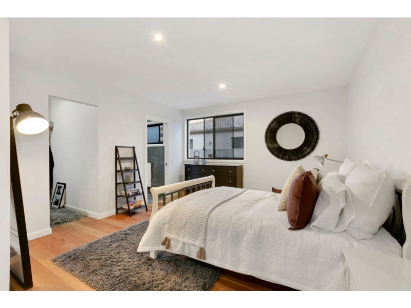 31 San Simeon Drive, Clear Island Waters QLD 4226