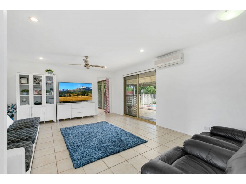 11 Issell Place, Highland Park QLD 4211