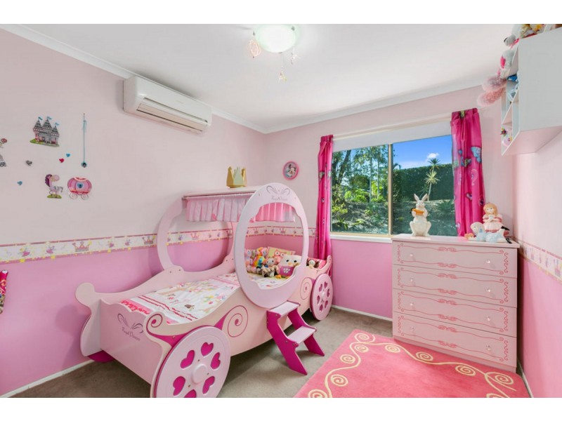 11 Issell Place, Highland Park QLD 4211