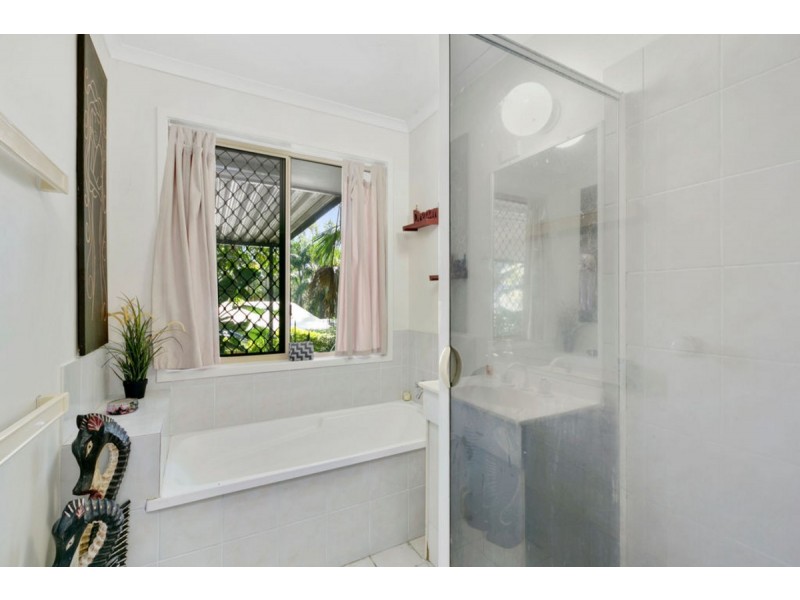 193 Alexander Drive, Highland Park QLD 4211