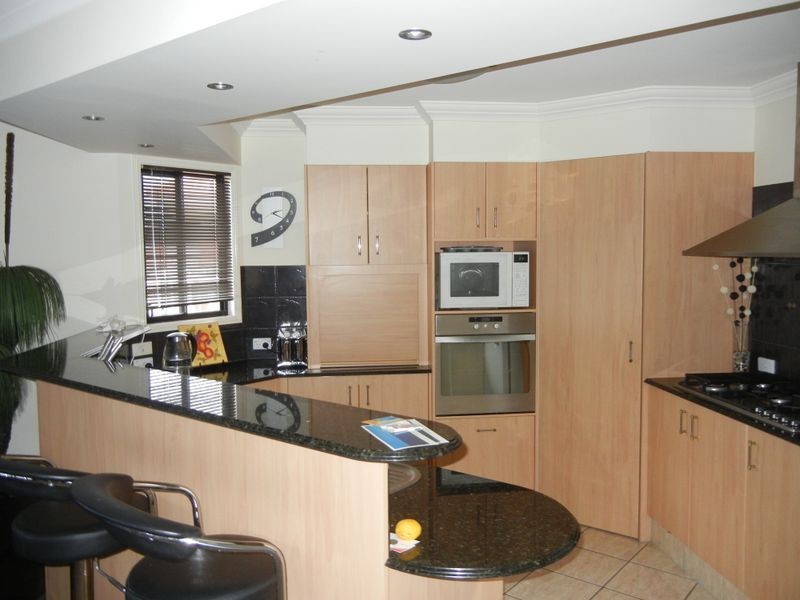 8 Mercure Place, Highland Park QLD 4211