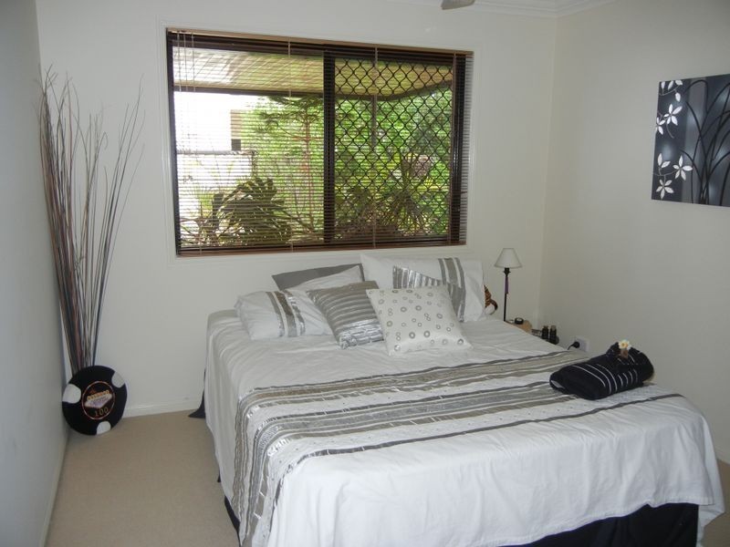 8 Mercure Place, Highland Park QLD 4211