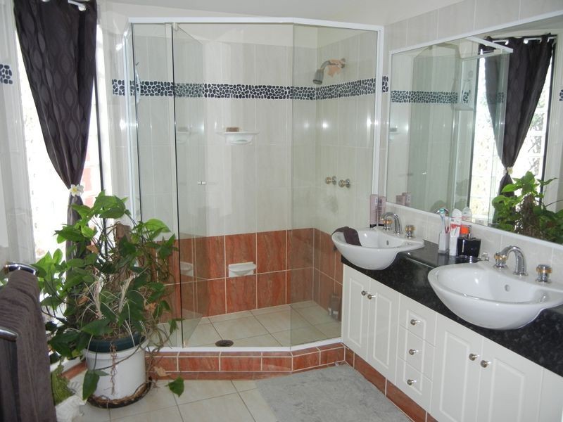 8 Mercure Place, Highland Park QLD 4211