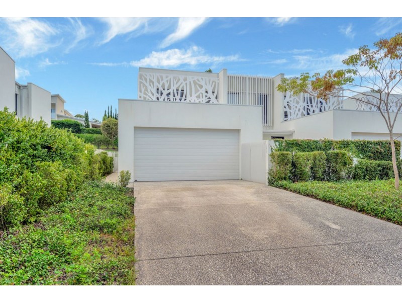 10015 The Boulevard, Benowa QLD 4217