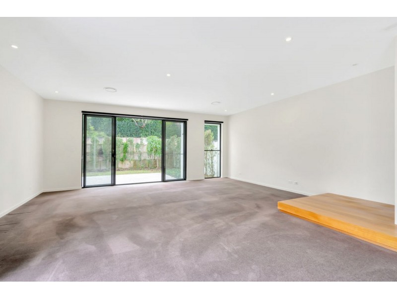 10015 The Boulevard, Benowa QLD 4217