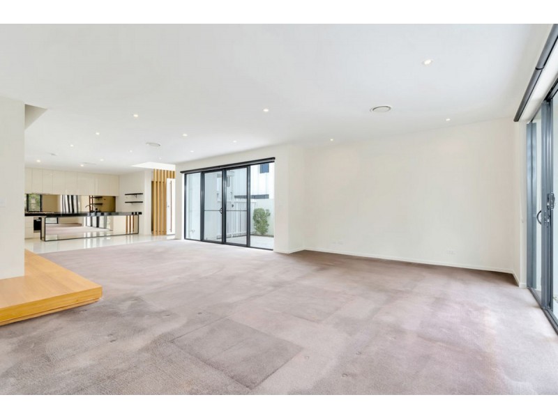 10015 The Boulevard, Benowa QLD 4217