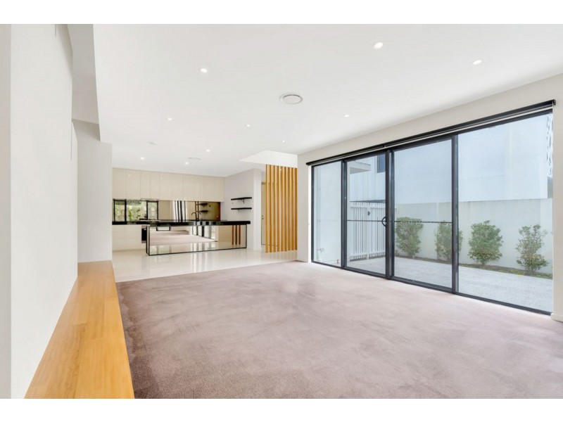 10015 The Boulevard, Benowa QLD 4217