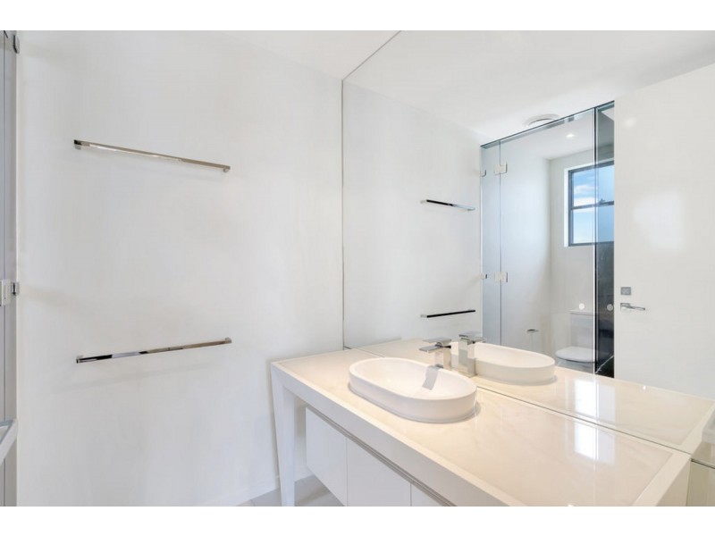 10015 The Boulevard, Benowa QLD 4217