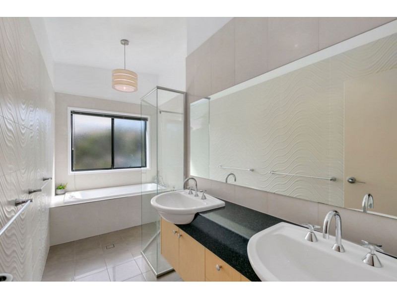 115 Armstrong Way, Highland Park QLD 4211