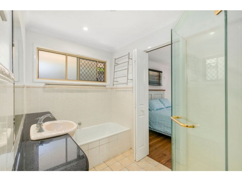 3 Kenneth Drive, Highland Park QLD 4211