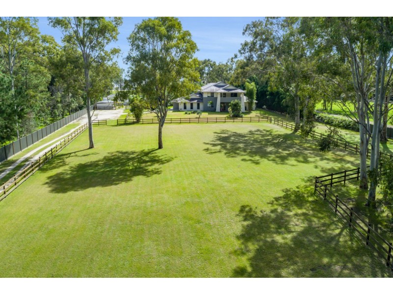 147 Crescent Avenue, Hope Island QLD 4212