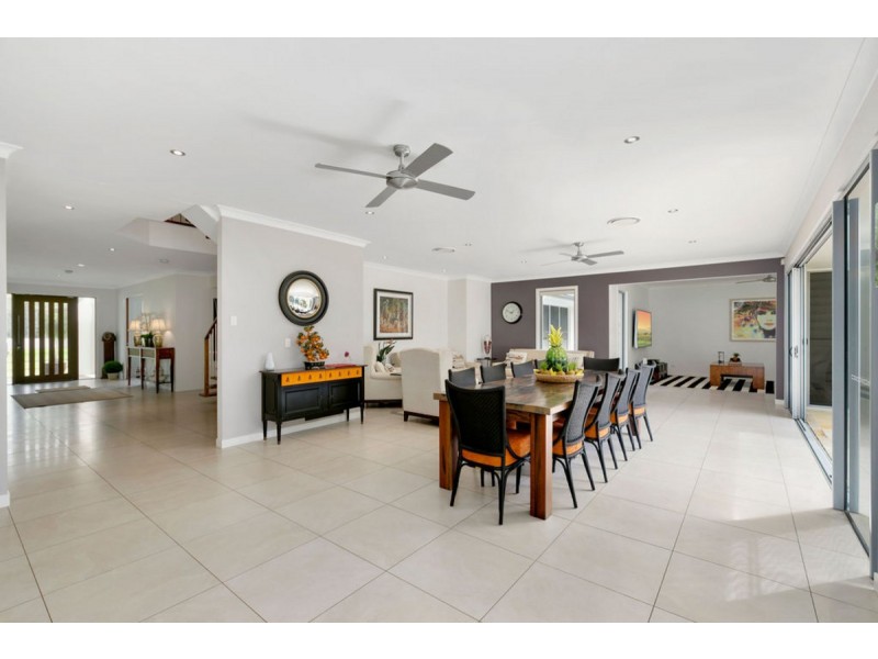 147 Crescent Avenue, Hope Island QLD 4212