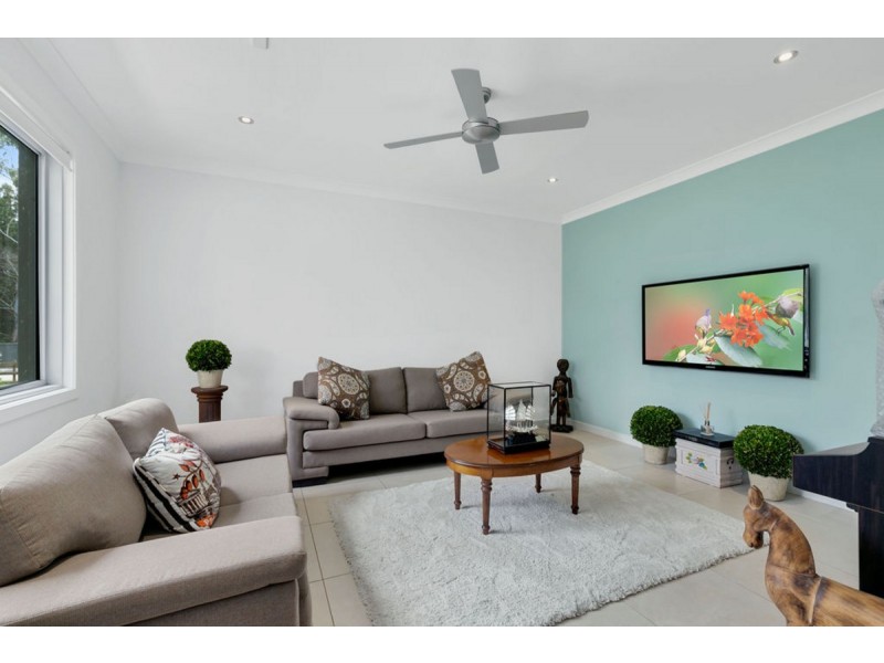 147 Crescent Avenue, Hope Island QLD 4212