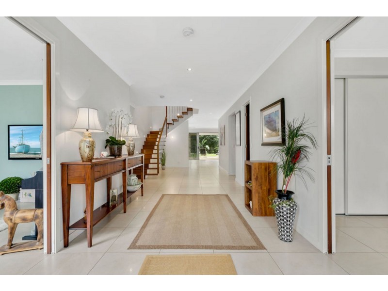 147 Crescent Avenue, Hope Island QLD 4212