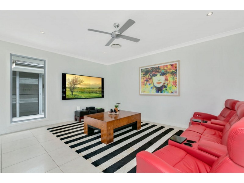 147 Crescent Avenue, Hope Island QLD 4212