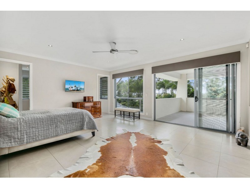 147 Crescent Avenue, Hope Island QLD 4212