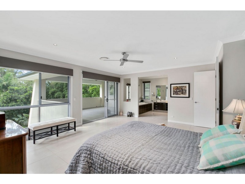 147 Crescent Avenue, Hope Island QLD 4212