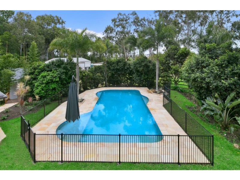 147 Crescent Avenue, Hope Island QLD 4212