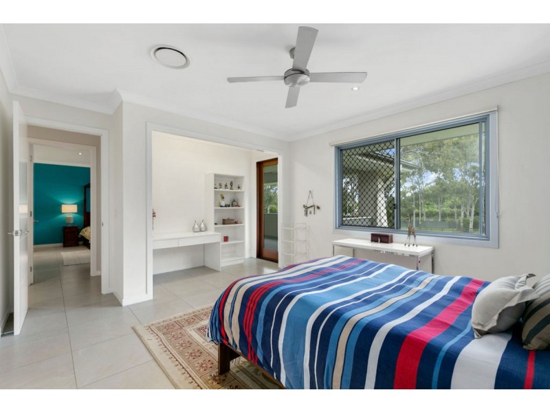 147 Crescent Avenue, Hope Island QLD 4212