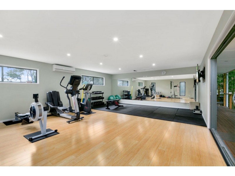 147 Crescent Avenue, Hope Island QLD 4212