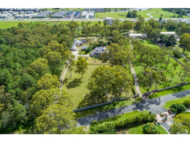 147 Crescent Avenue, Hope Island QLD 4212