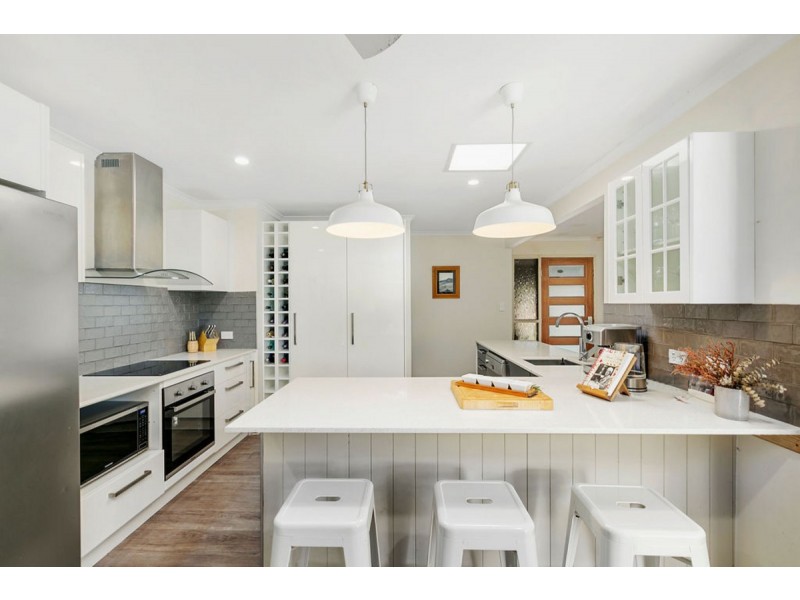 6 Issell Place, Highland Park QLD 4211