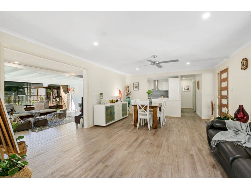 6 Issell Place, Highland Park QLD 4211