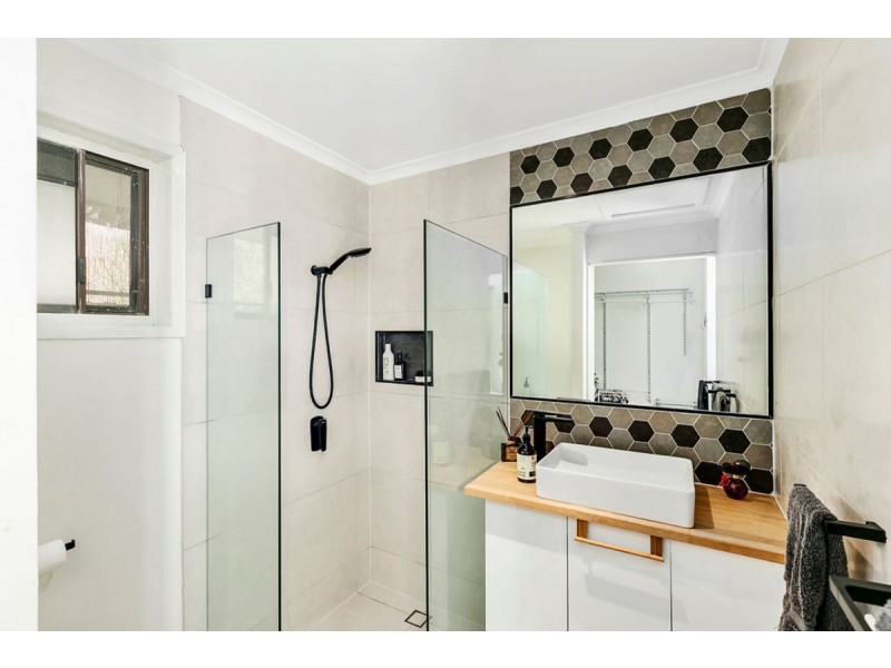 6 Issell Place, Highland Park QLD 4211