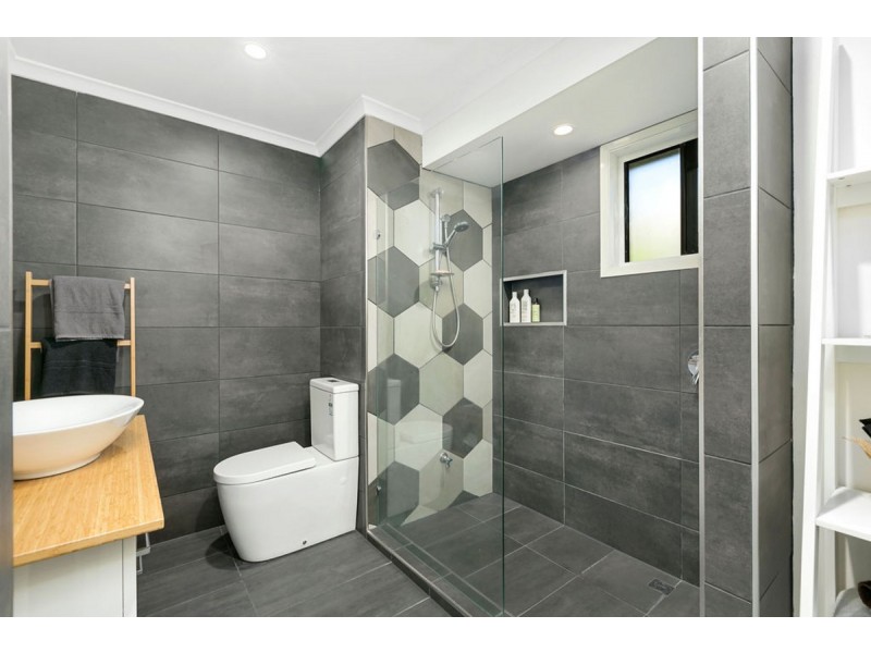 6 Issell Place, Highland Park QLD 4211