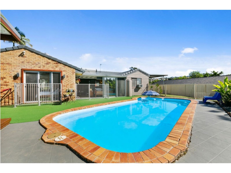 6 Issell Place, Highland Park QLD 4211