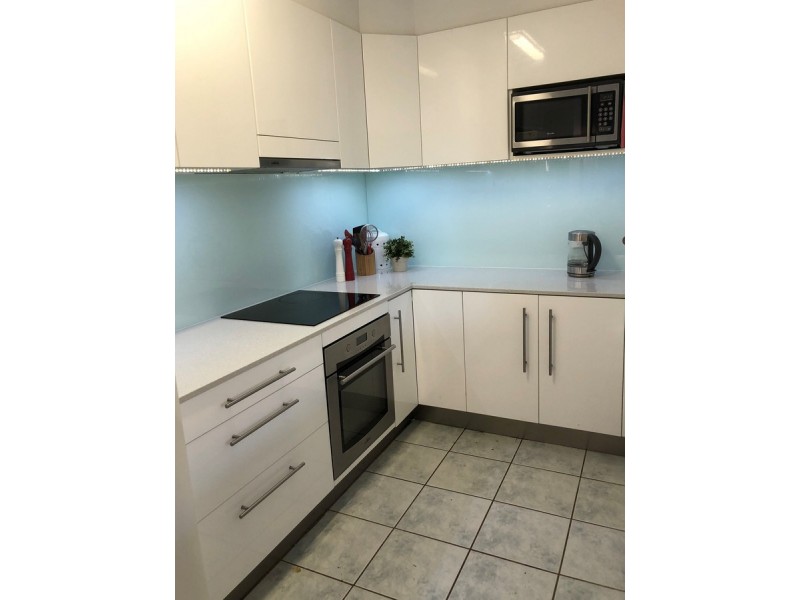 1/42 Oceanic Drive, Mermaid Waters QLD 4218