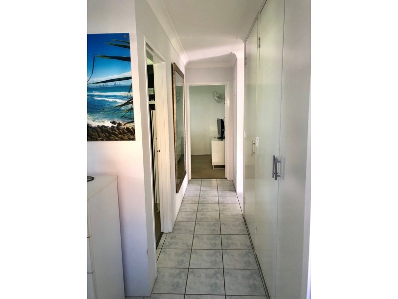 1/42 Oceanic Drive, Mermaid Waters QLD 4218