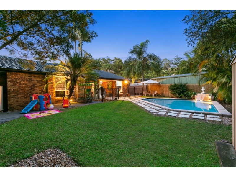 27 Kenneth Drive, Highland Park QLD 4211