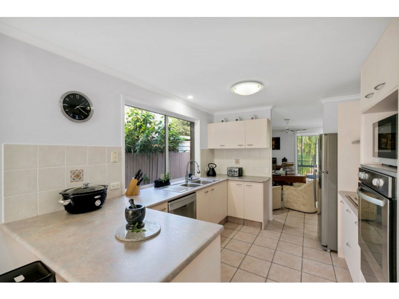 27 Kenneth Drive, Highland Park QLD 4211