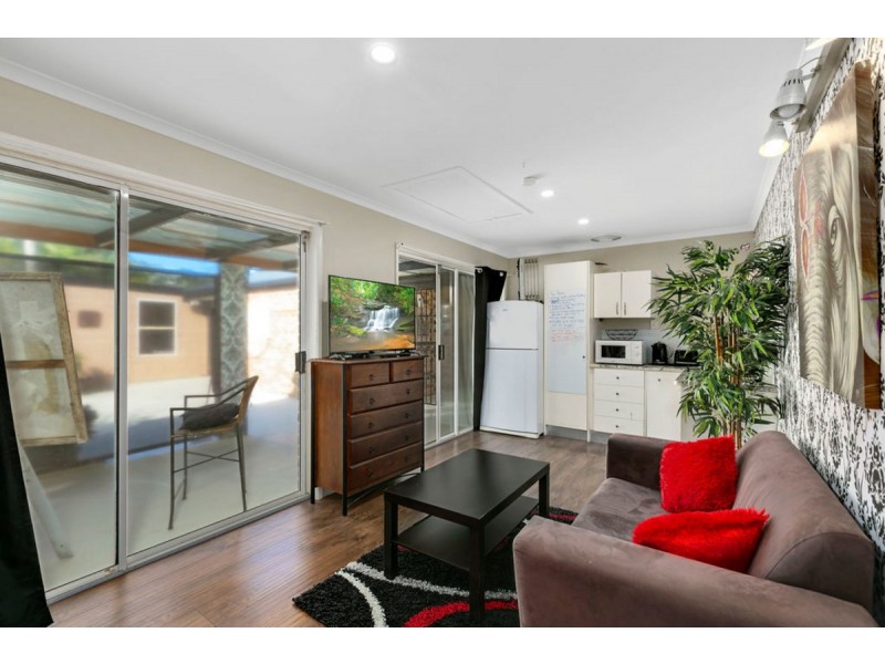 27 Kenneth Drive, Highland Park QLD 4211